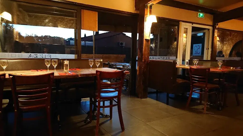 Edouard Moschini_Le 52 Restaurant-Pizzeria_Castellet_review