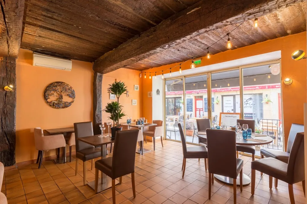 L'Emberluque restaurant in Lavandou