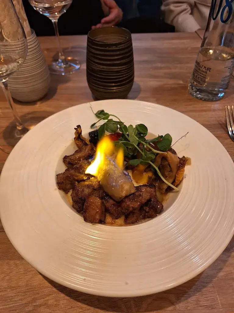 Alexandre Luiz Berni_Le Café Cézanne_Lavandou_review