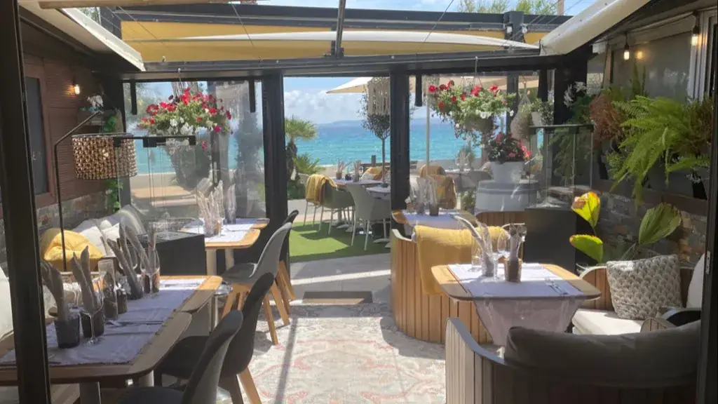 Le Café Cézanne ristorante a Lavandou