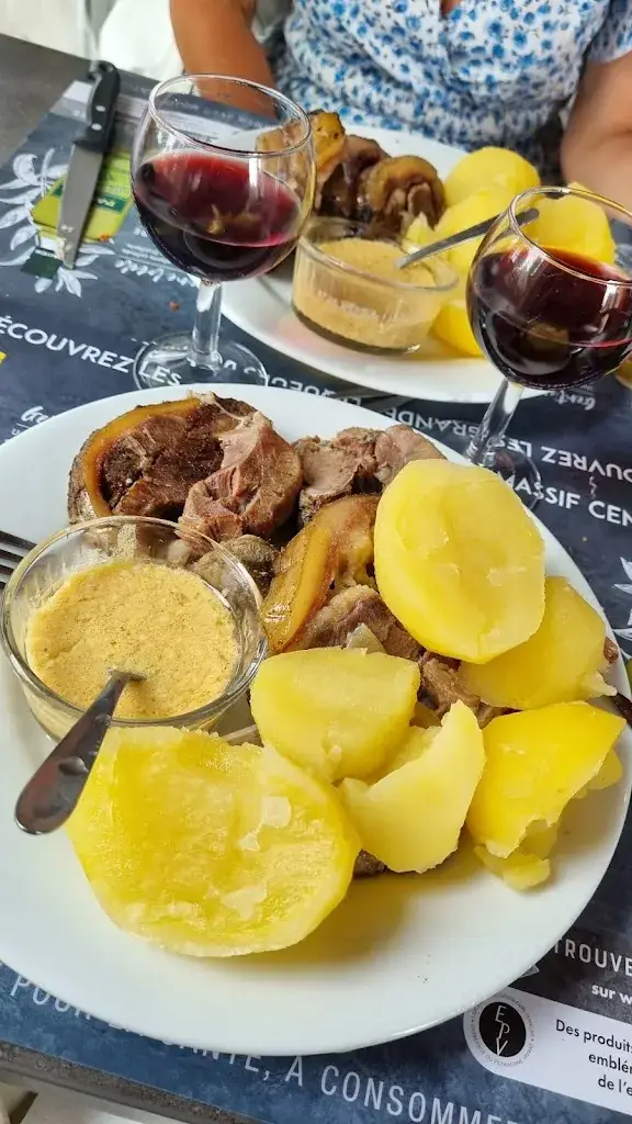 Joel Defaisse_Le multi chez caty_Arnac_review