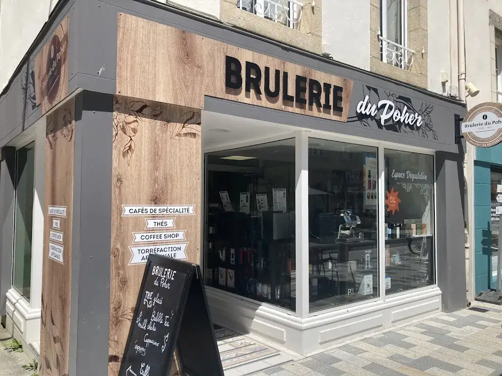 darren poole lacey_La Brûlerie MÖKA_Marseille_review