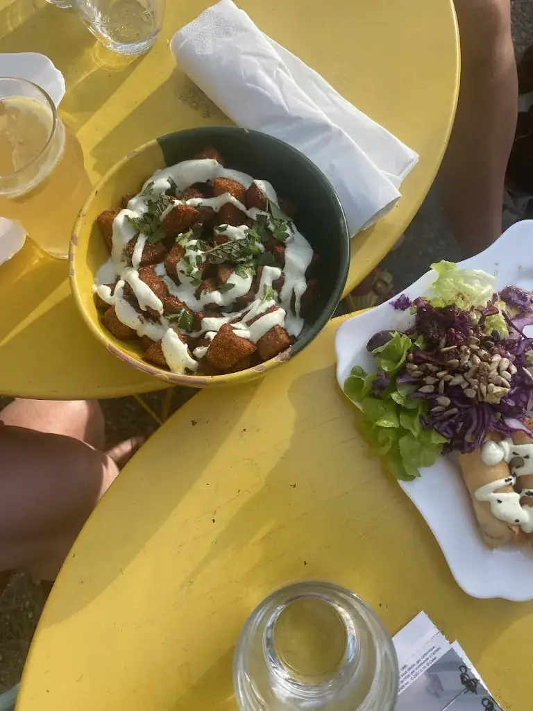 MINA_Marseille_slider_image_3