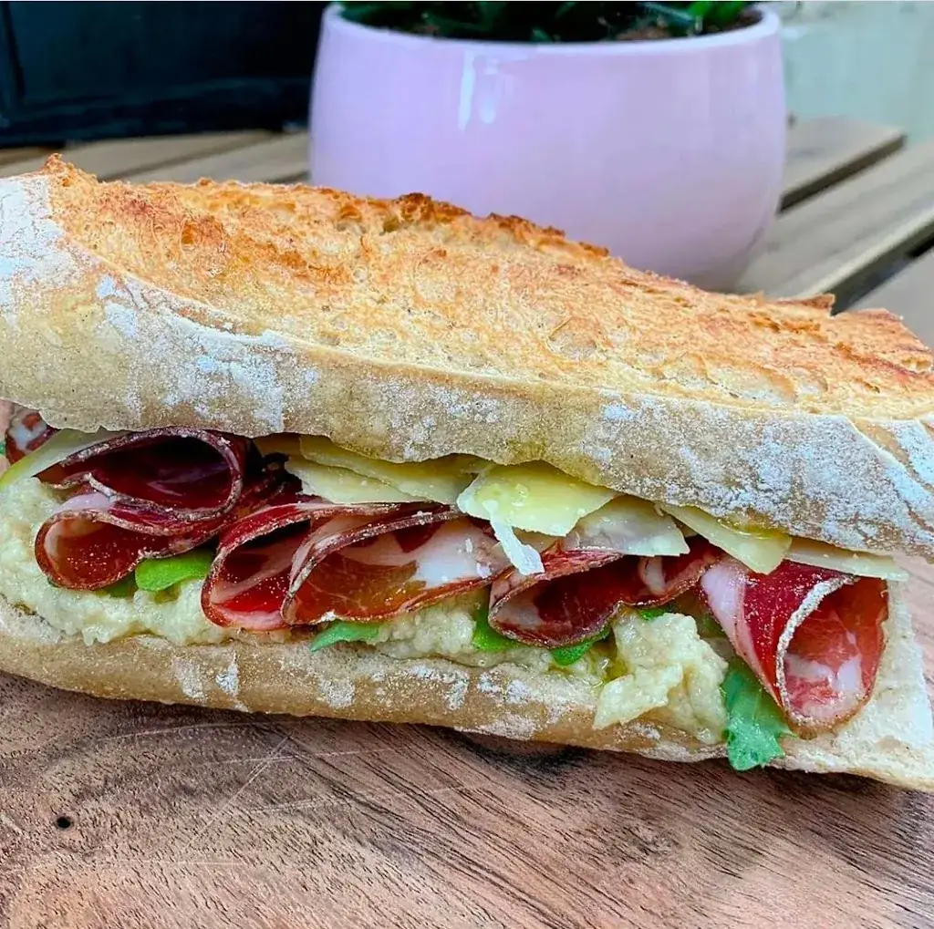 Chez Petit Jean_Marseille_slider_image_2