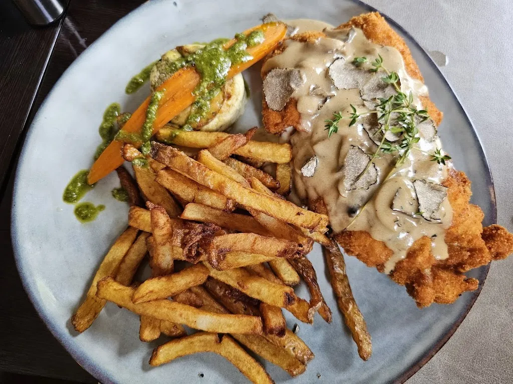 Elena-Tatiana Chiș_L'imprévu_Cannet-des-Maures_review