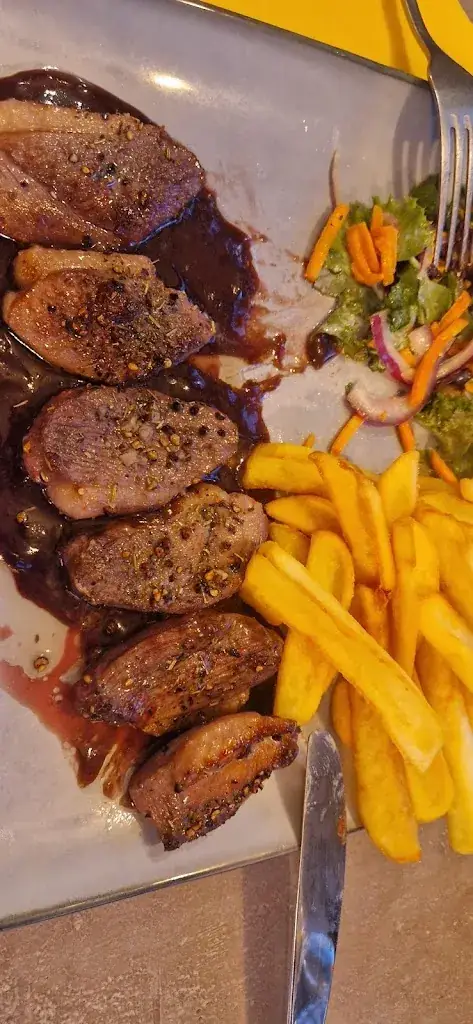 Séverine Charmoillaux (Rêverine)_Le stella_provence_review