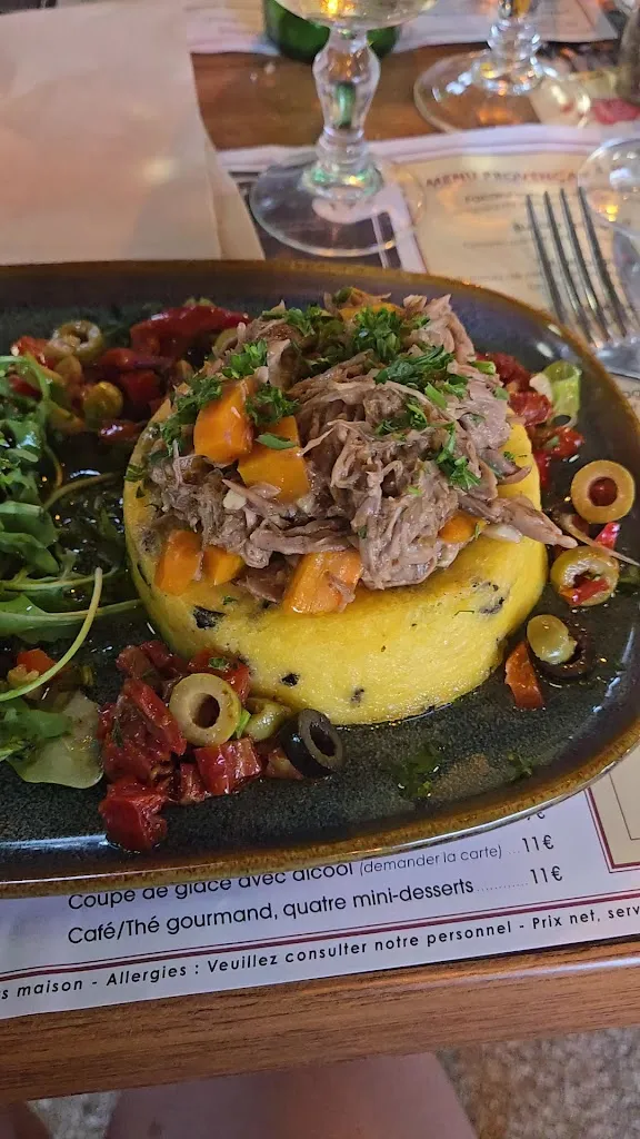 Les Pins Blancs En Provence_Muy_slider_image_2