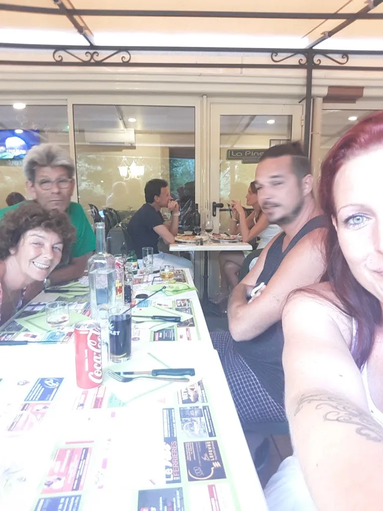 Ciska de Lange_Pizzéria La Pinède_Arcs_recensione