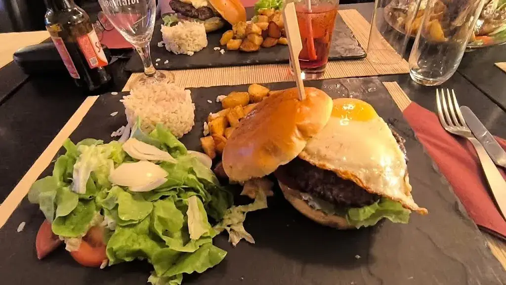 Muy Caliente restaurant in Muy