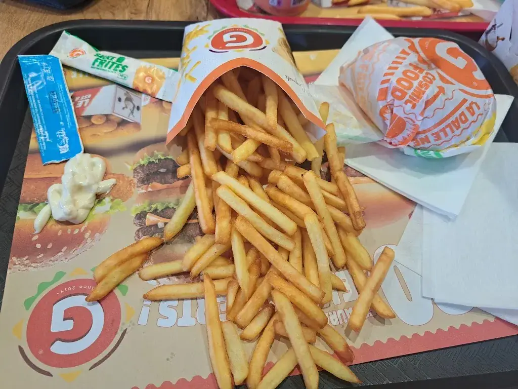 Chaymaa Menioui_G LA DALLE - Le Merlan_Marseille_review