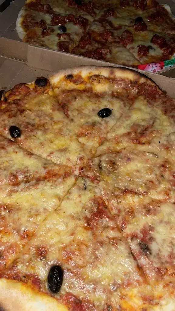 Nounou SA_Pizzeria La Grotte_Marseille_review
