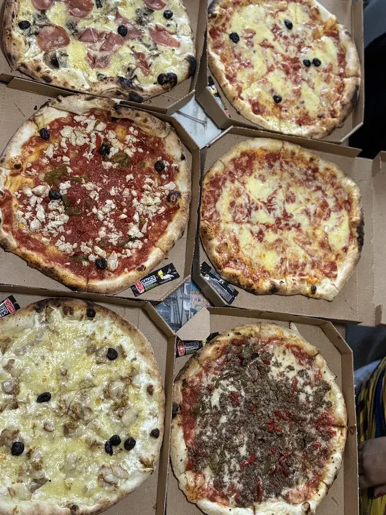 Pizzeria La Grotte_Marseille_slider_image_2