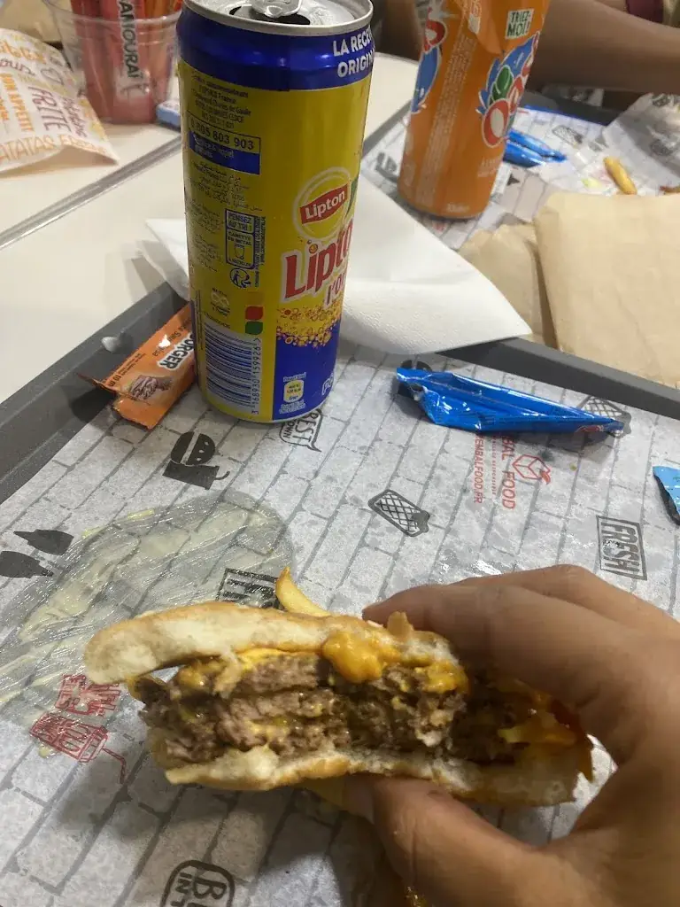 SHAKER'S BURGER_Marseille_slider_image_2