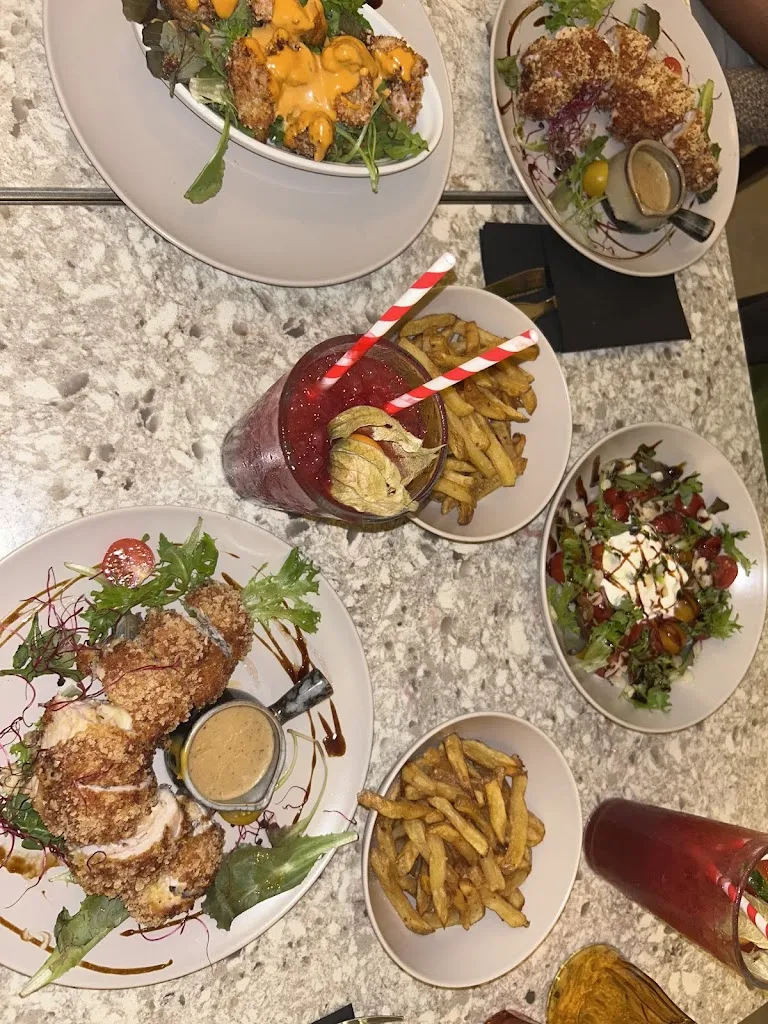 yasmina mohammedi_Villa Medusa_Marseille_review