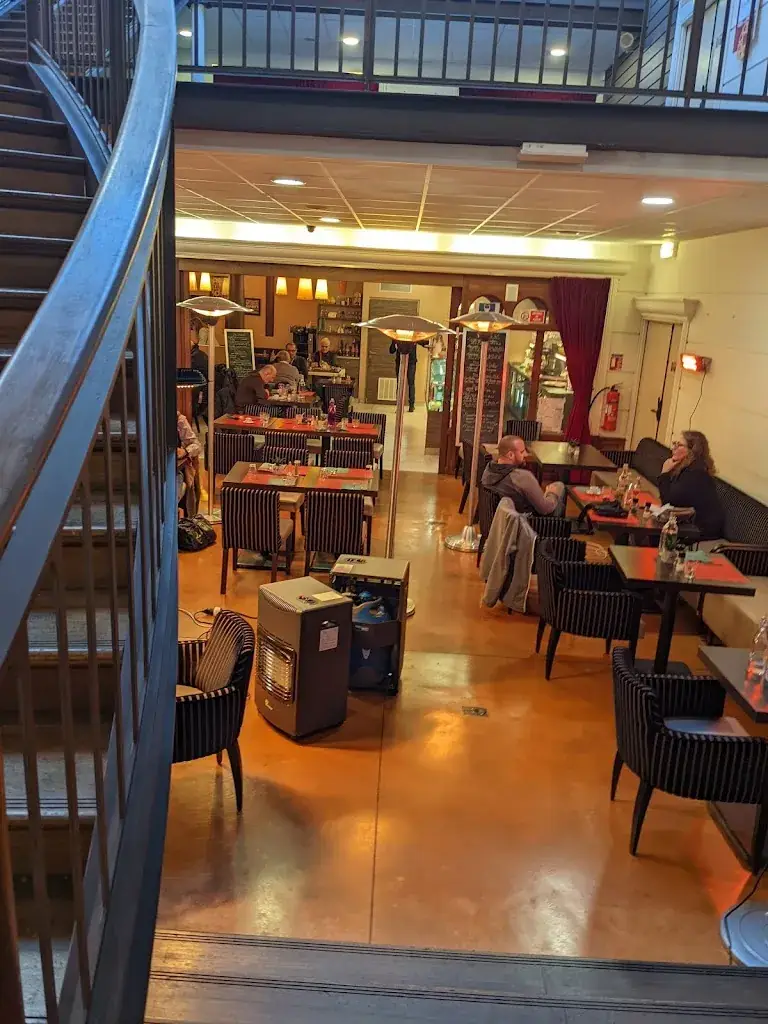 EFL Café Restaurant Brasserie_Marseille_slider_image_3