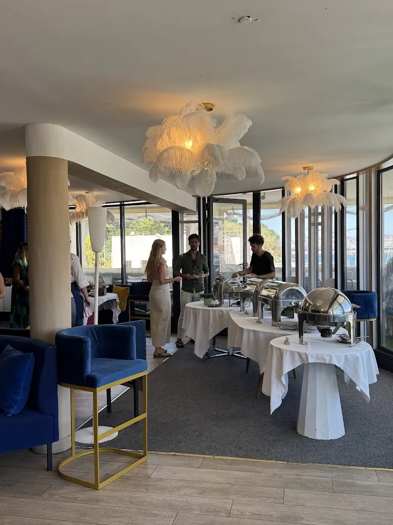 Rowing Club Restaurant_Marseille_slider_image_3