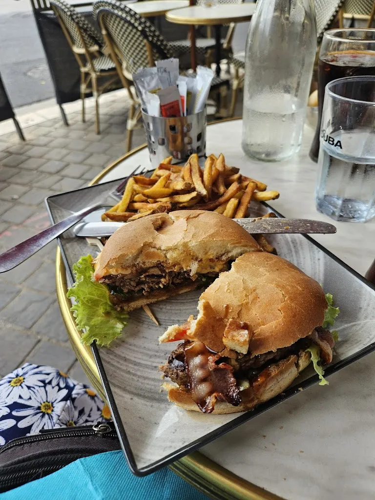 Kendall Hudson_Bar Brasserie Tabac le Pharo_Marseille_avis