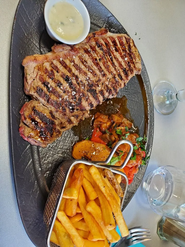 Toshihiro_Bar Brasserie Tabac le Pharo_Marseille_avis