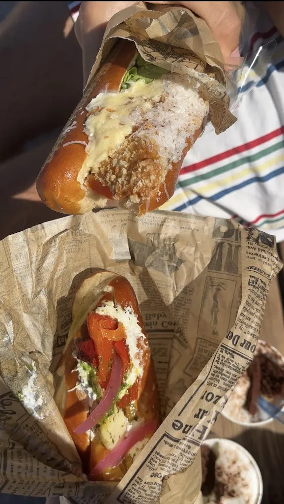 Peregi Bernadett_Maison M&R_Marseille_review