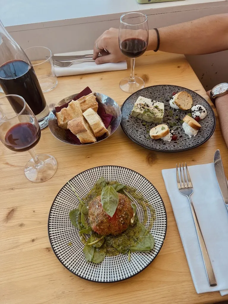 Naomi Scicluna_UNM - Restaurant Marseille_Marseille_review