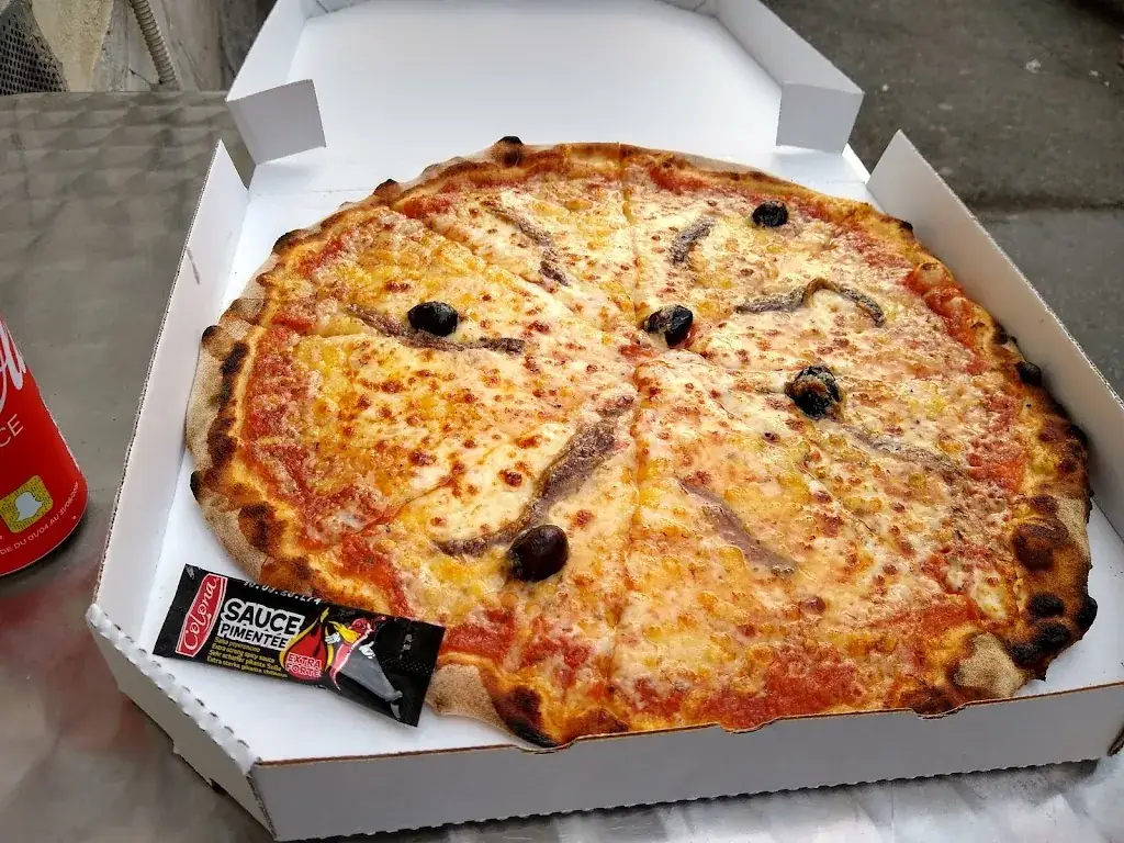 Robyn Way_Pizza du Pharo_Marseille_review