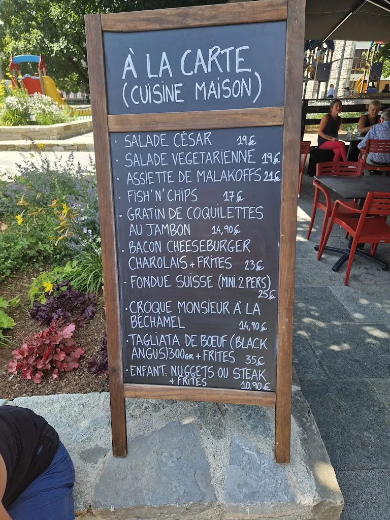 errol wisby_Grizzly pub_Arâches-la-Frasse_review