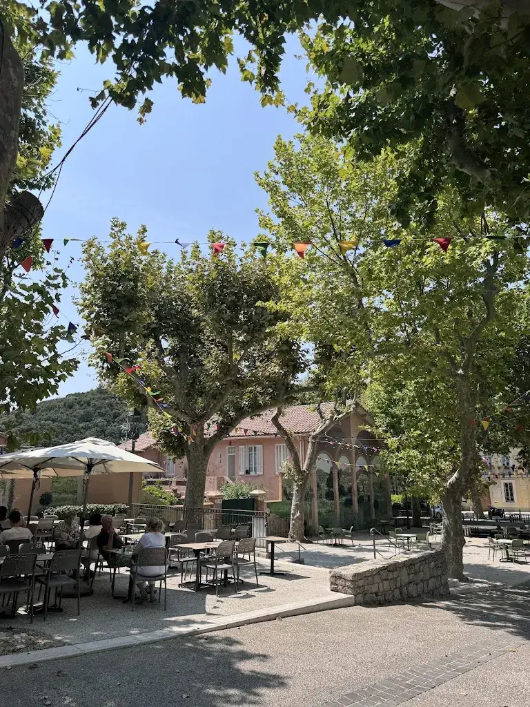 Arnaud Lerondeau_Bar de la Fontaine_Revest-les-Eaux_review