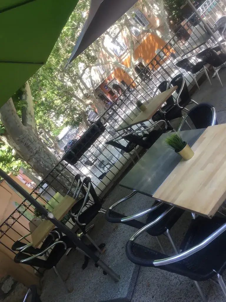 Bar de la Fontaine restaurant à Revest-les-Eaux