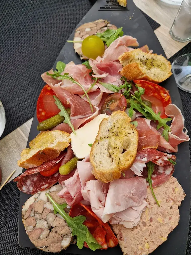 Annemarie Meuwsen_Bistrot le p'tit bouchon - Domaine Saint Louis la Manuelle_Thoronet_review