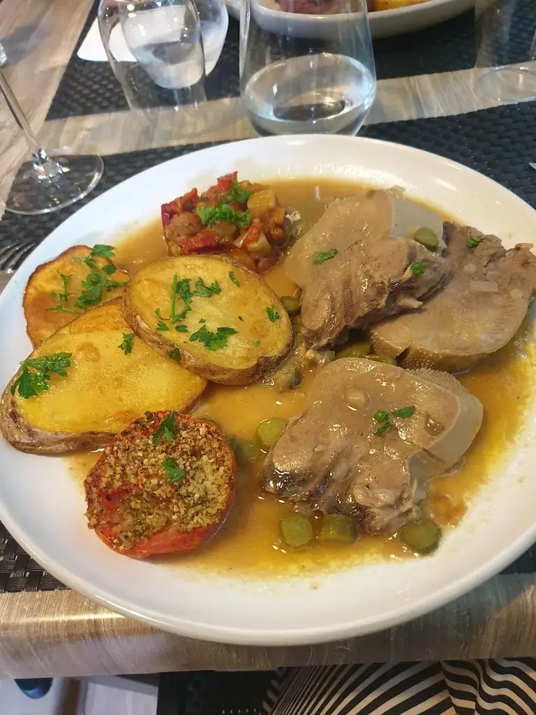 parisot emeline_Chez Nous Le Thoronet_Thoronet_review