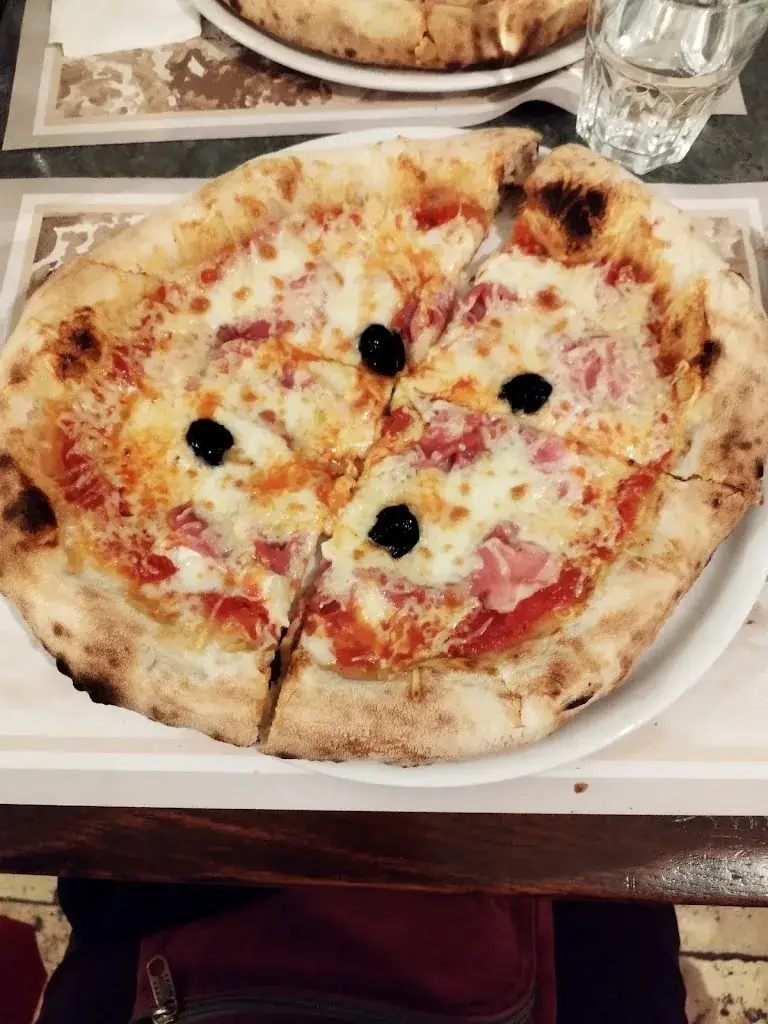 Le Cabanon Restaurant in Tholonet