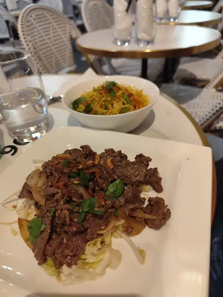 Arnaud Labyt_Emoji Sushi_Tholonet_review