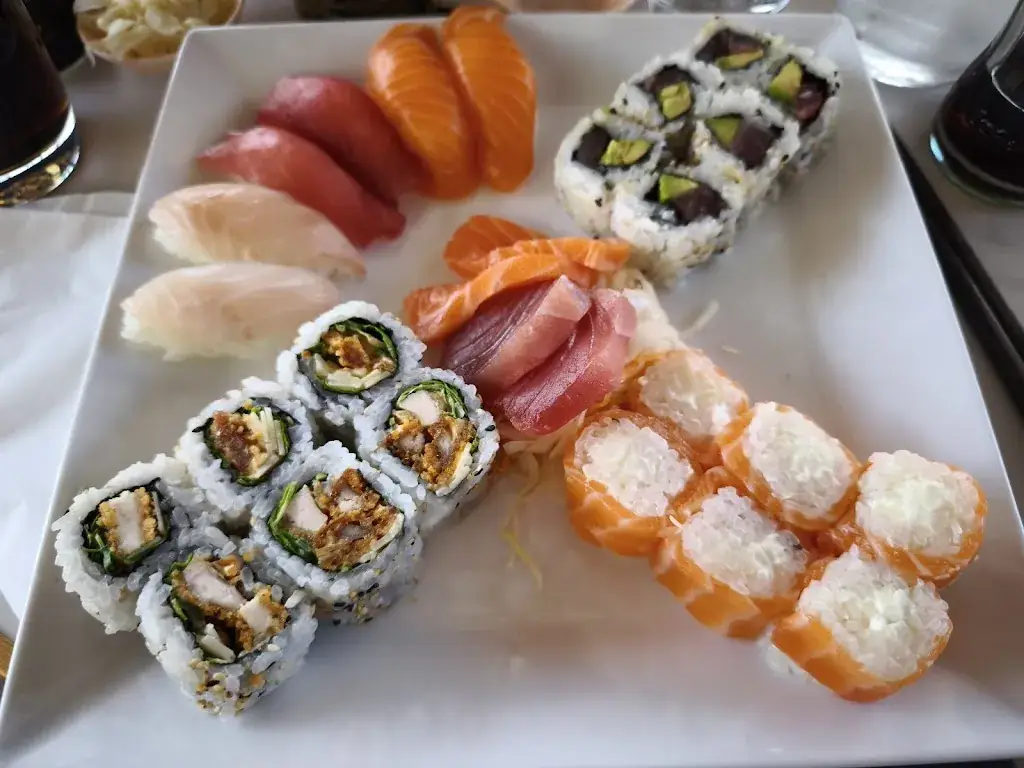 Emoji Sushi_Tholonet_slider_image_2