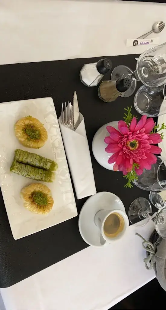 Restaurant des Carmes spécialités libanaises_Avignon_slider_image_1