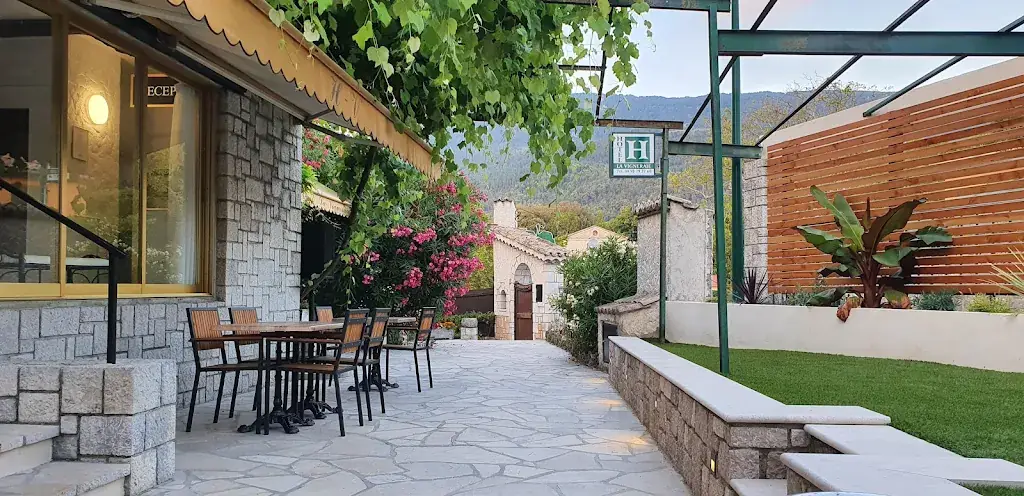 Hôtel La Vigneraie ristorante a Levens