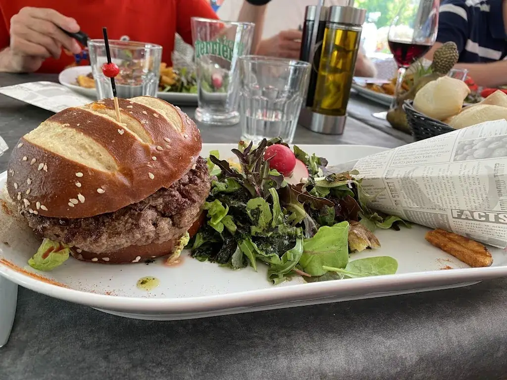 Liana_Restaurant - Le Petit Paradis Malaucène_Malaucène_review