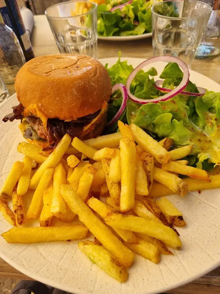 Lily des Bellons_Café Du Progrès_Maillane_review