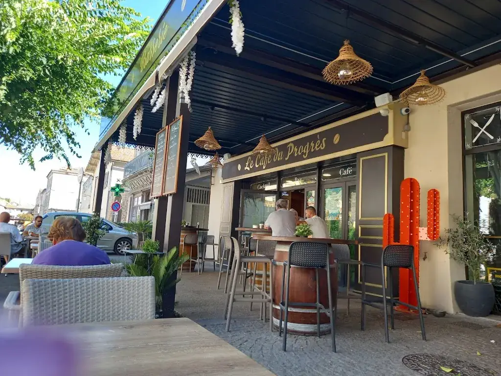 Café Du Progrès_Maillane_slider_image_1