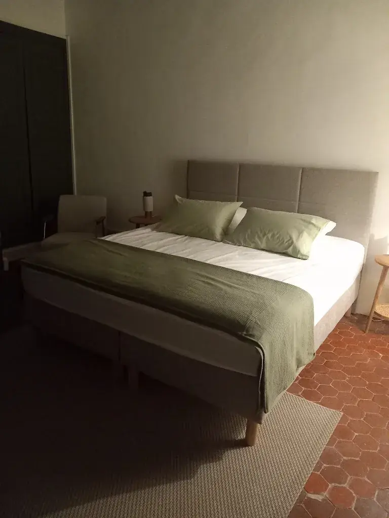 Beatrice Belle_Maison Bernard_Maillane_review