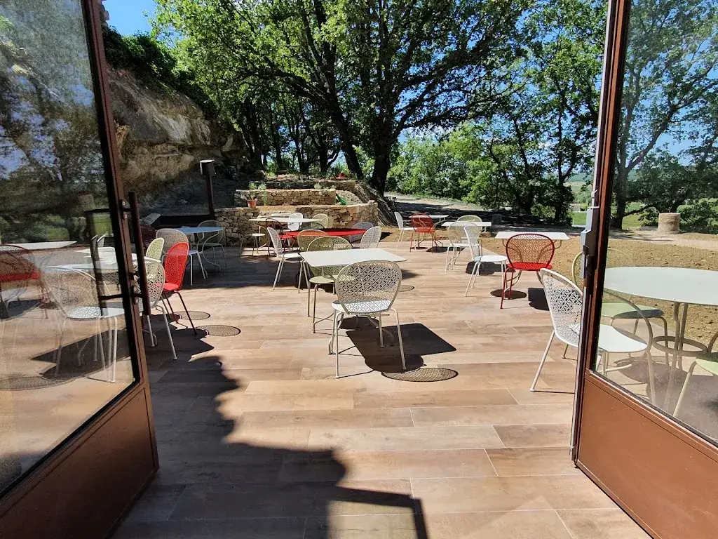 Restaurant La Reine des Prés_Mane_slider_image_1