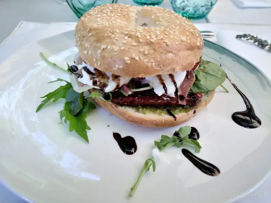 Restaurant La Reine des Prés_Mane_slider_image_2