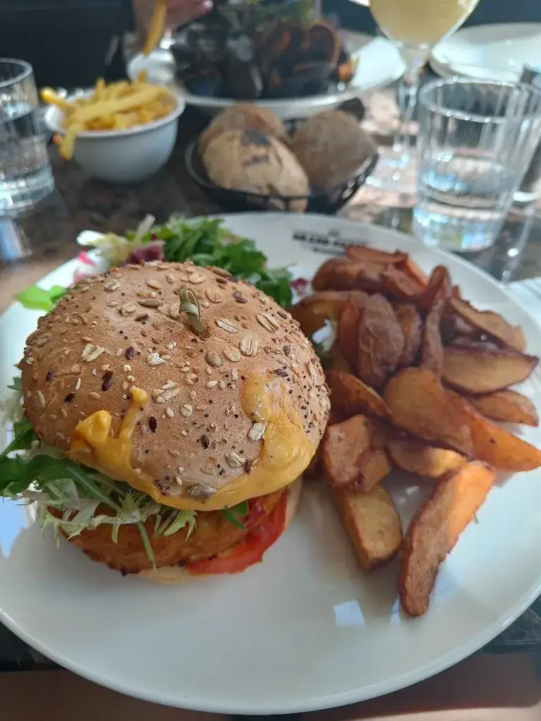 Constance Perez_Le Grand Paris_Manosque_review