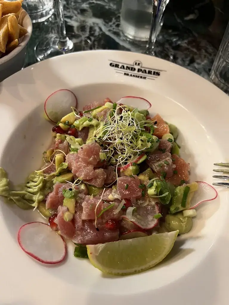 Jonathan Viatgé_Le Grand Paris_Manosque_review