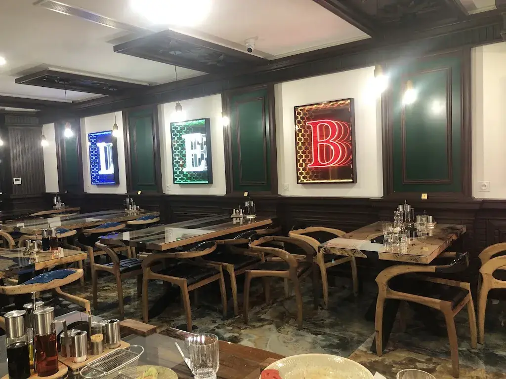 Le Baron Restaurant restaurant in Marignane