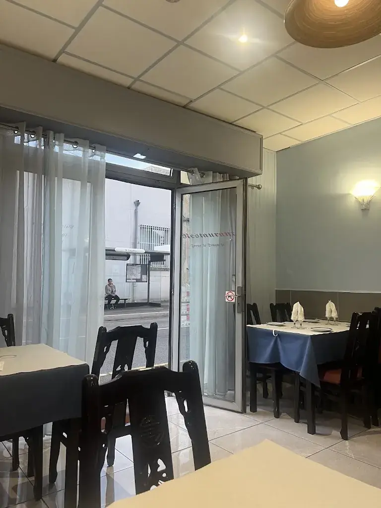 Aicha_La Baie d’Along_Marignane_review