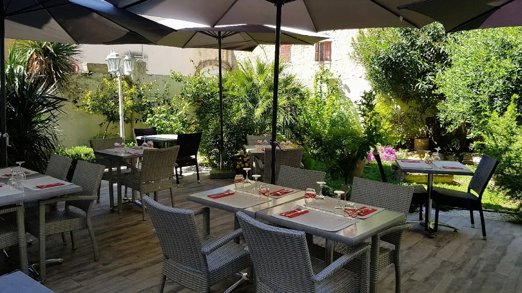 Le Jardin de Tienou Restaurant in Pierrelatte