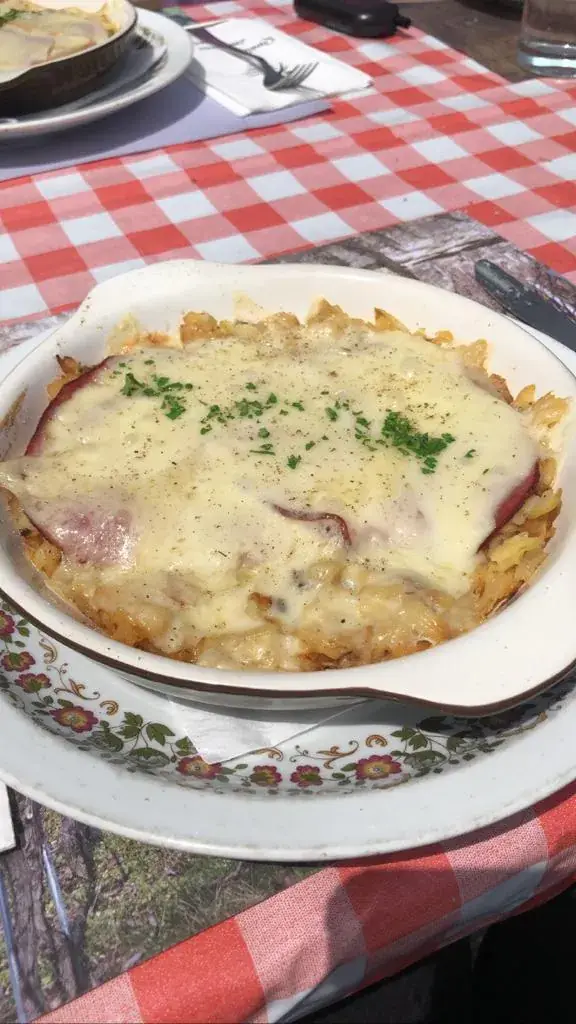 Mathilde ETIENNE_LES MOILLES Buvette d'alpage_Haut-Intyamon_review