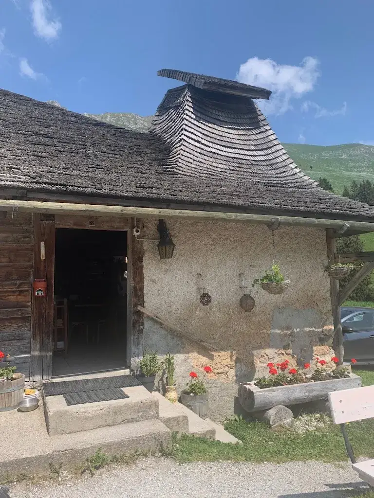 Fabienne Marclay_LES MOILLES Buvette d'alpage_Haut-Intyamon_review