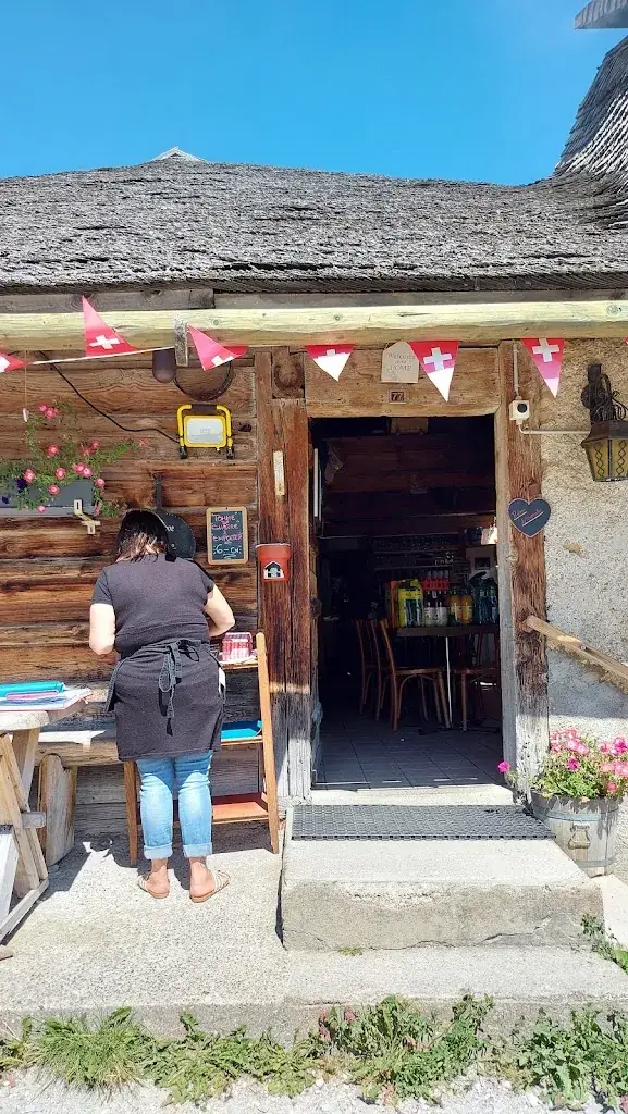 LES MOILLES Buvette d'alpage_Haut-Intyamon_slider_image_1