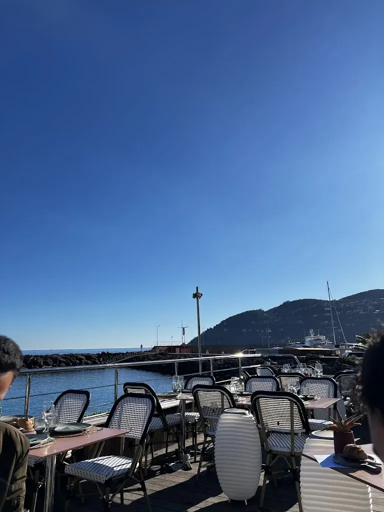 Joelle Jbeily_Le Repère_Mandelieu-la-Napoule_review